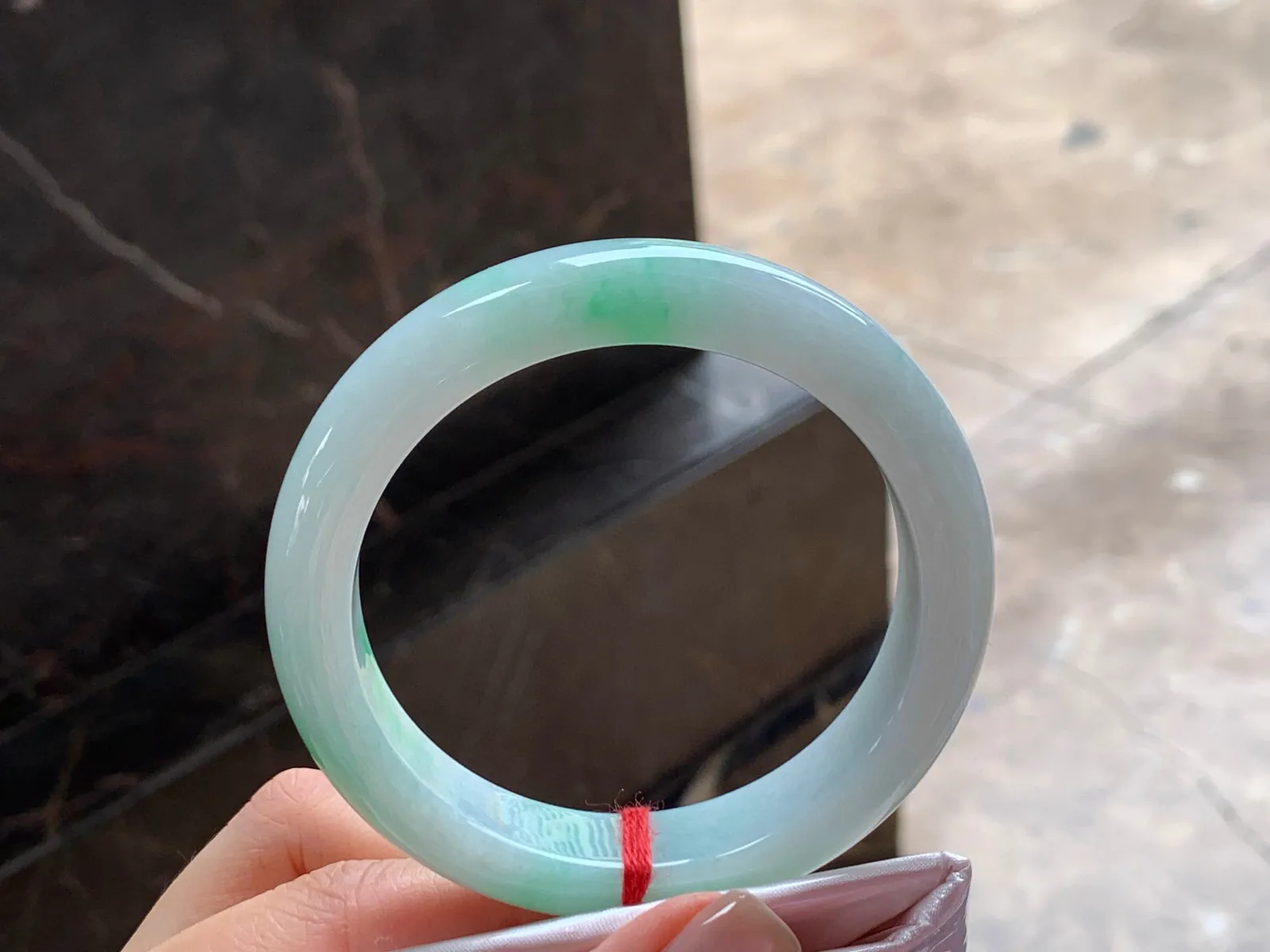 带色手镯
细腻清爽 56.5/12.3/9.5mm