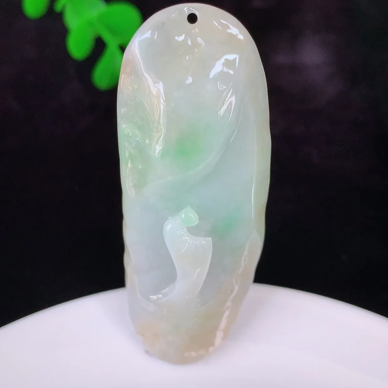 自然光实拍，特色三彩悟道吊坠，翡翠悟道寓意“祥和，安宁，吉祥，幸福”，佩戴效果优雅迷人，性价比超高！#60.8