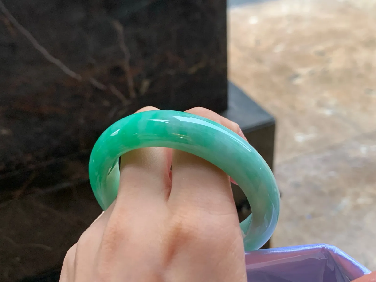 带色手镯
干净清爽 53.5/13.2/8.8mm