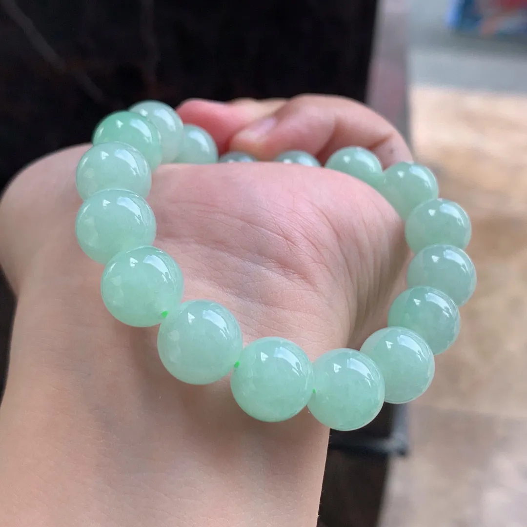 带底色翡翠手串

尺寸12