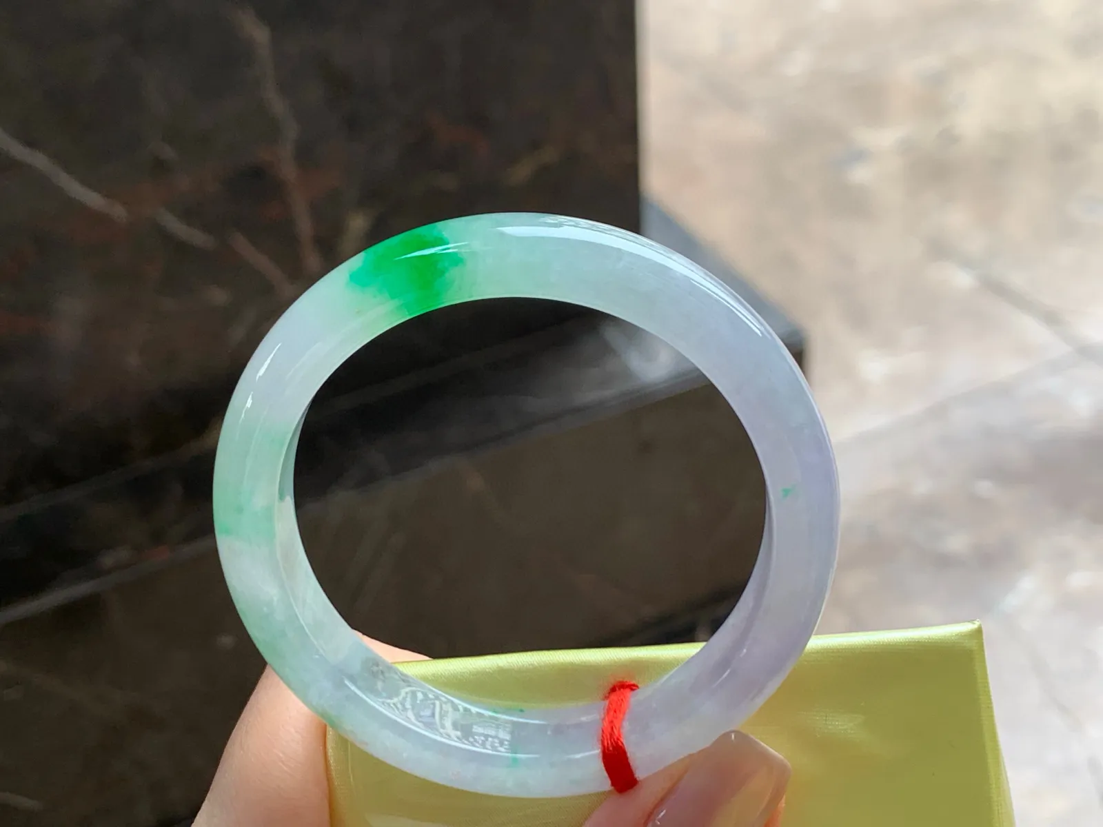 冰春彩手镯
颜色漂亮 52.8/11.7/8mm