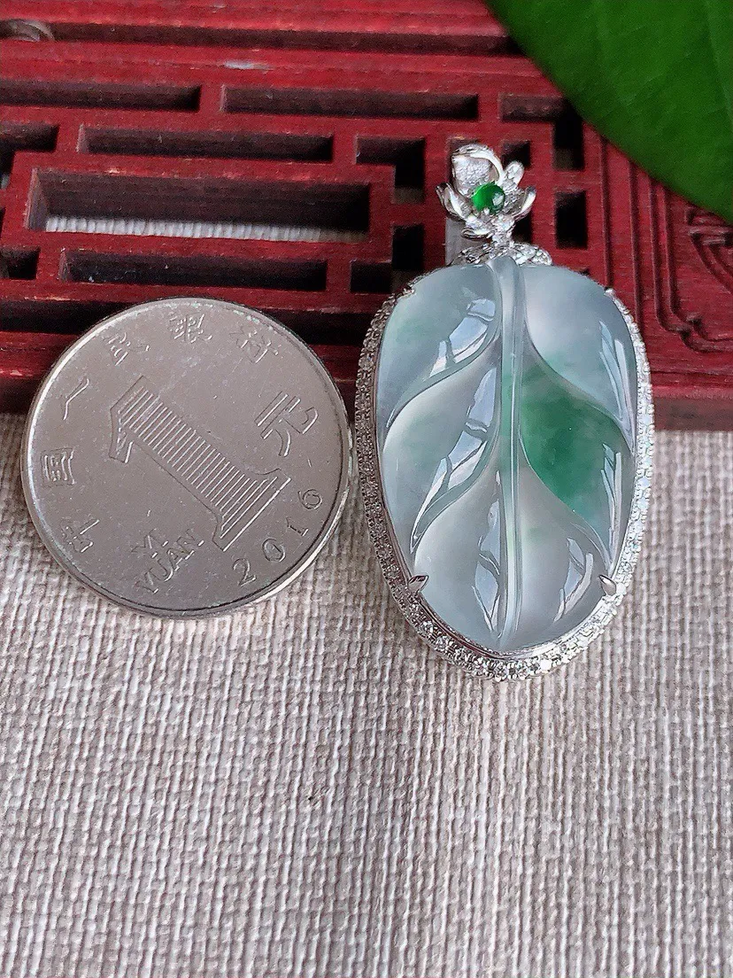a货翡翠老坑冰种18K金伴钻镶嵌飘花叶子金枝玉叶吊坠 尺寸41.5×21.8×9裸石29.4×18.6mm 重量6.66g 0709