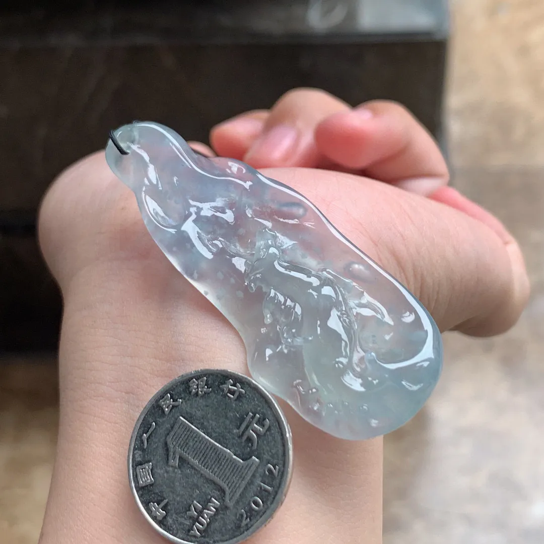 冰种带底色雪花棉马牌

尺寸64-26-8.2
