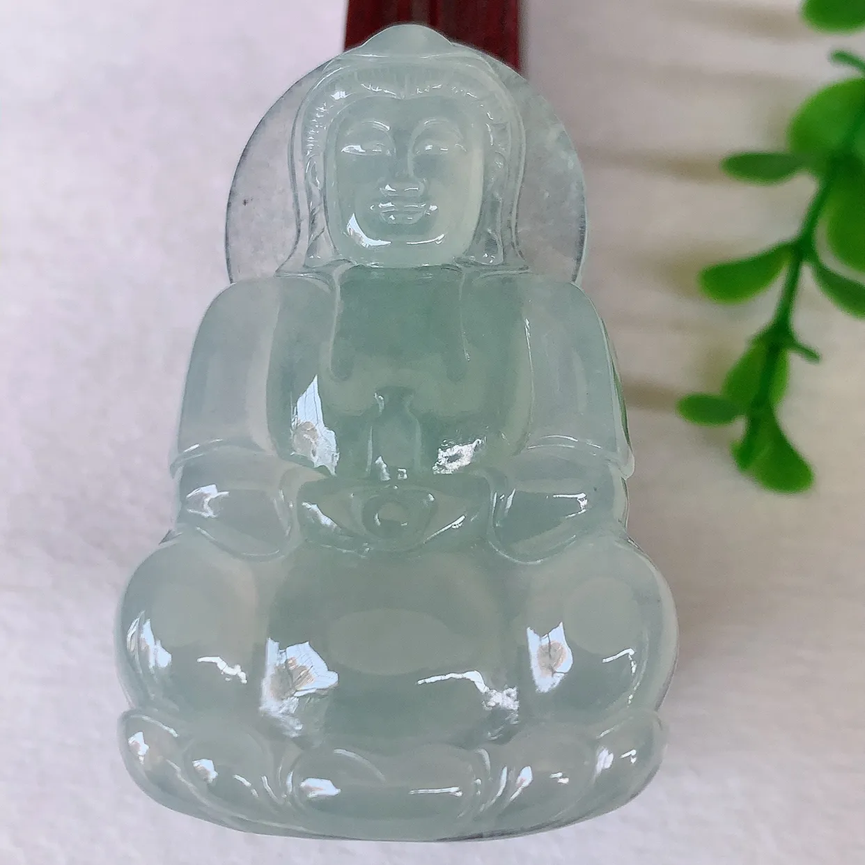 自然光实拍，冰种观音吊坠，赐福翡翠观音，冰透，起强玻璃光泽，观音面相慈祥，雕琢细致，佩戴气质！#05