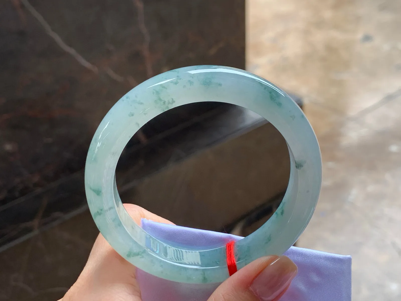 冰飘花手镯
水润清爽 57/12.5/9.5mm