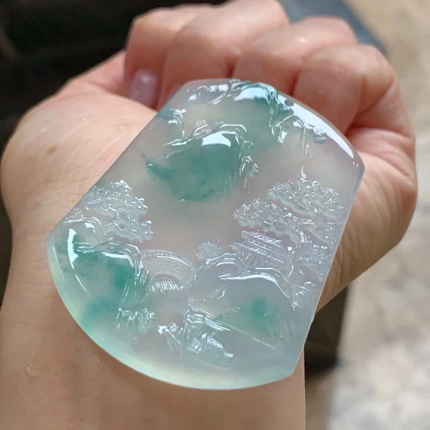 冰种飘花山水牌
种好水足 清爽