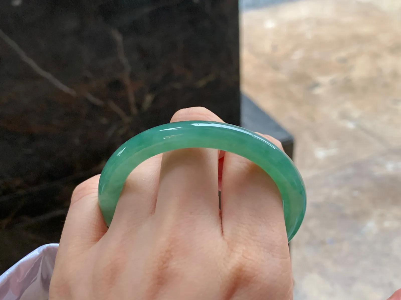 冰细圆条手镯
底色漂亮 52.6/7.4/8mm