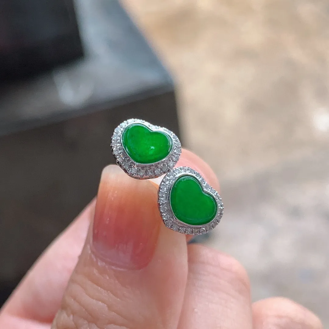 18k金镶钻·满绿爱心耳钉