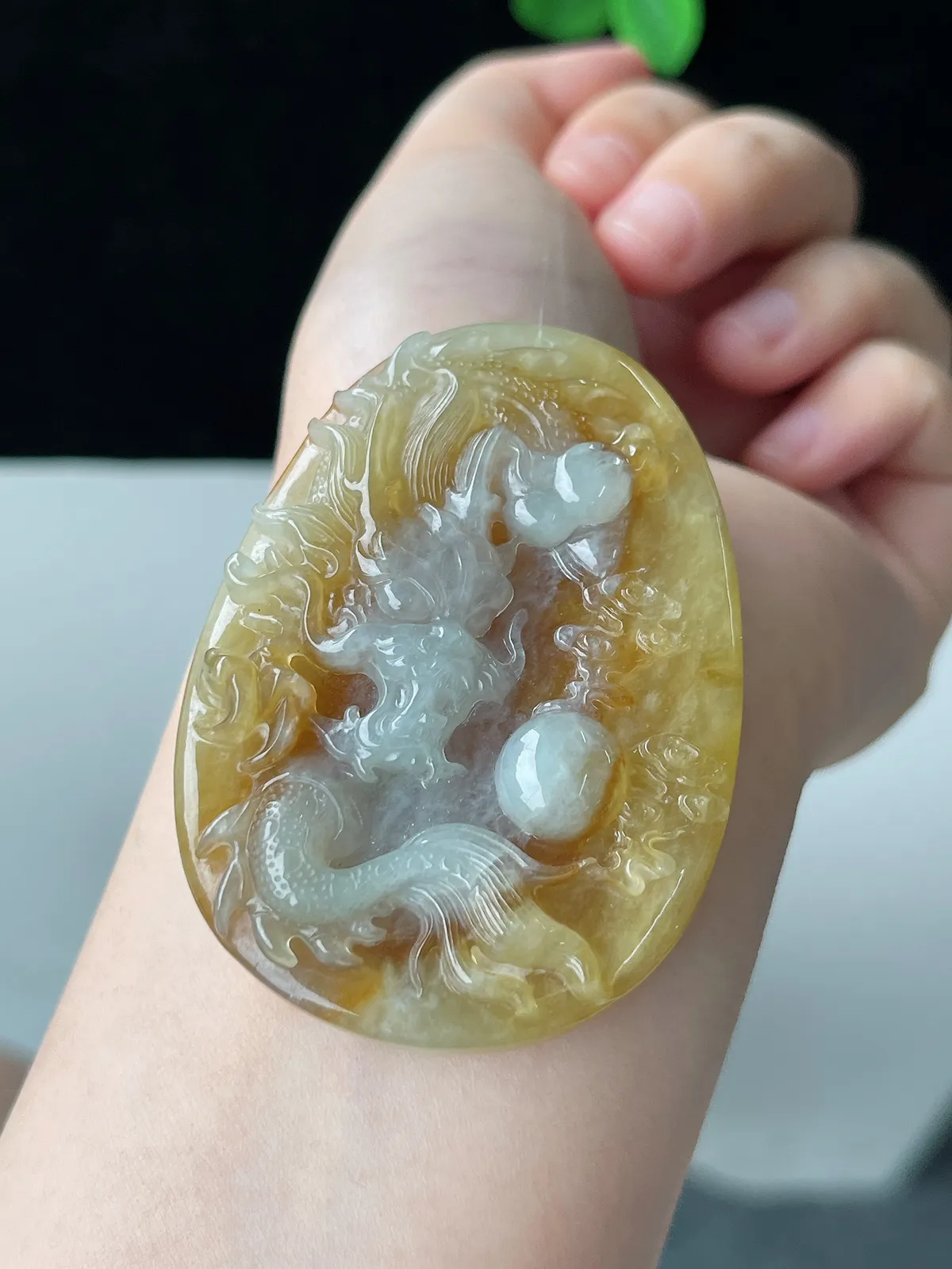 翡翠糯化种黄色龙牌