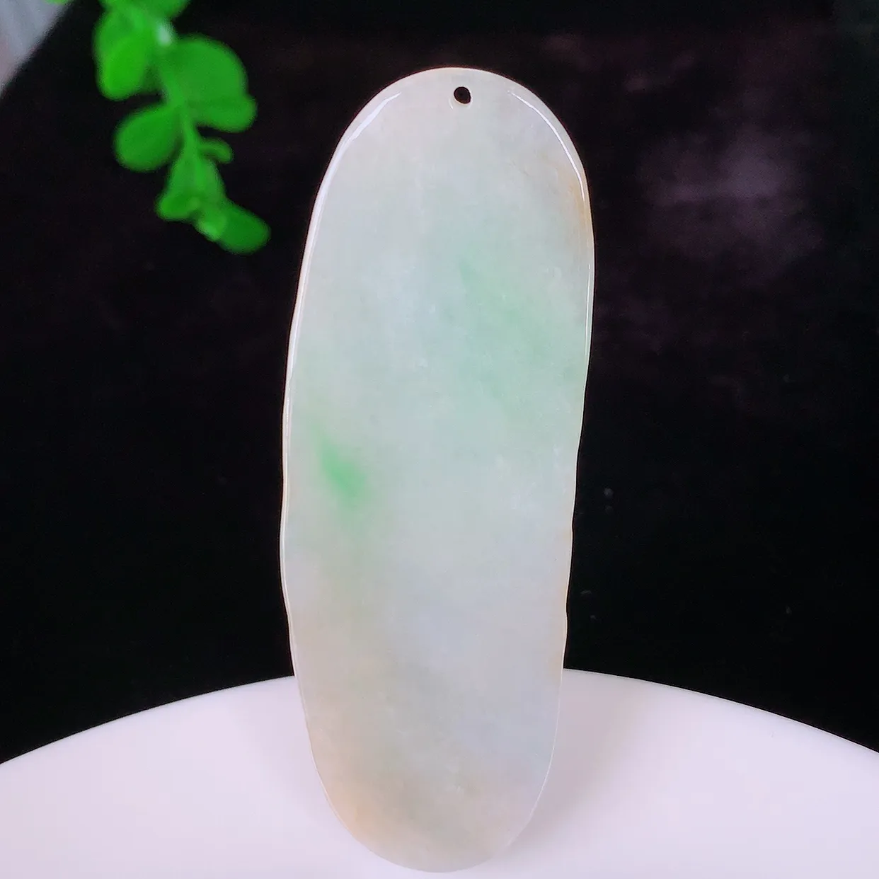 自然光实拍，特色三彩悟道吊坠，翡翠悟道寓意“祥和，安宁，吉祥，幸福”，佩戴效果优雅迷人，性价比超高！#60.8