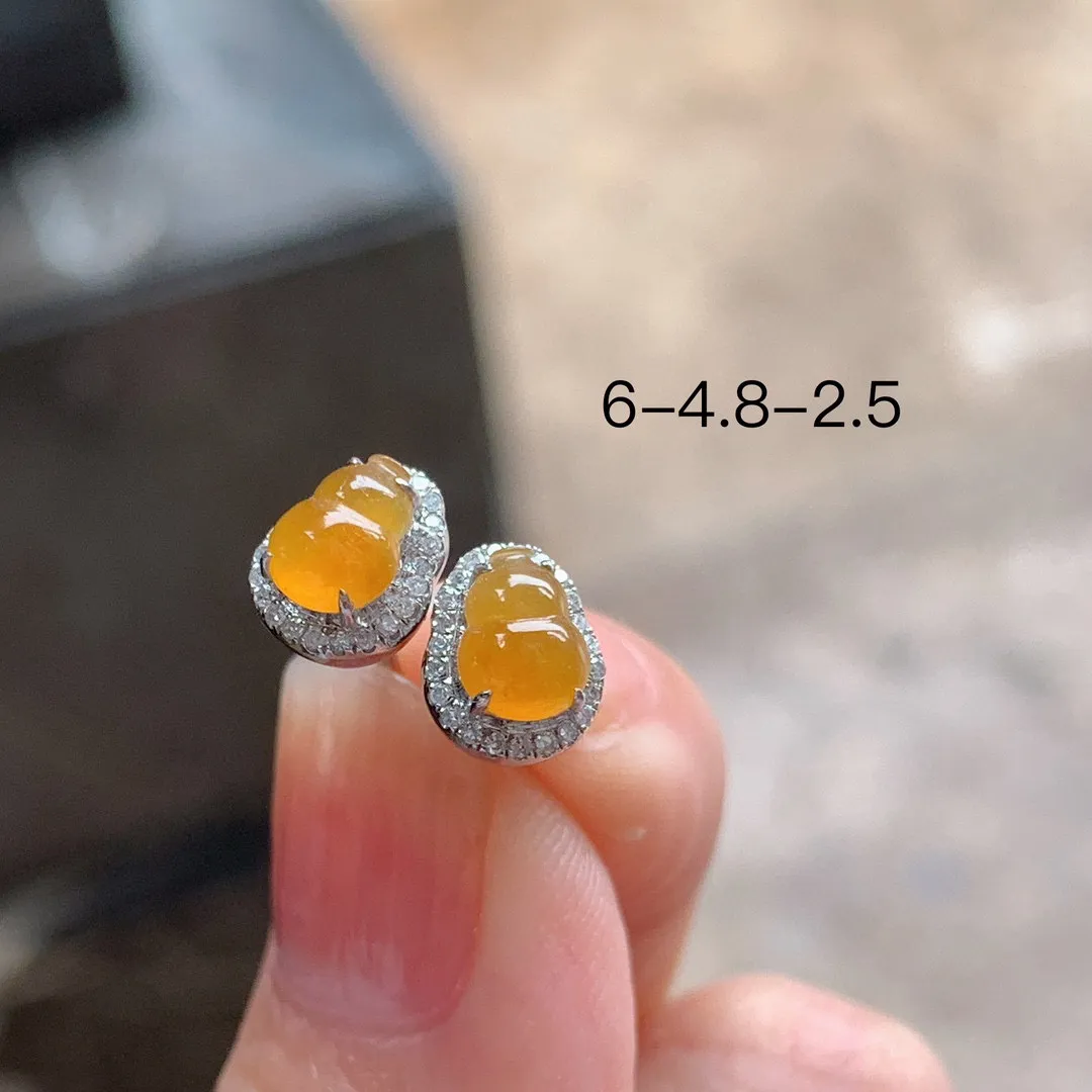 18k金镶钻·鸡油黄葫芦耳钉