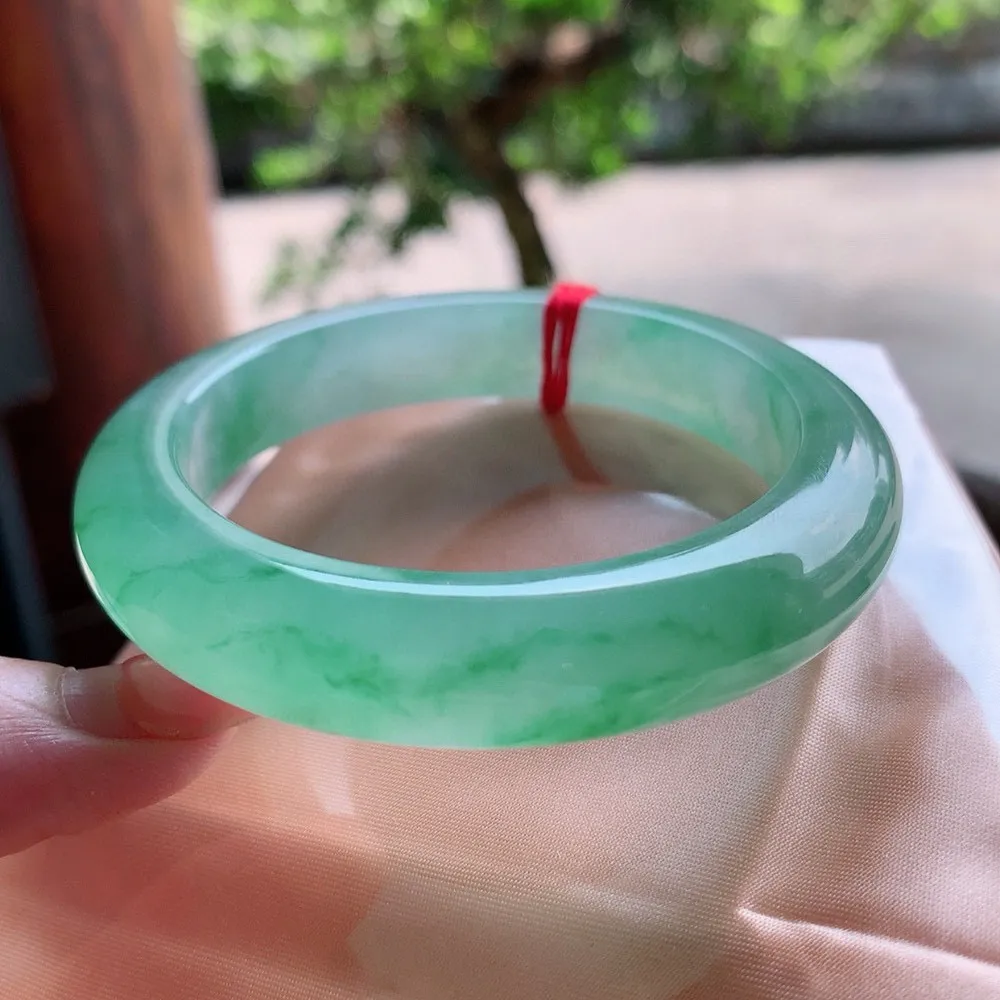 正圈冰玻阳绿 无瑕 尺寸:56.4/12.3/9.7 种色俱佳🥰🥰