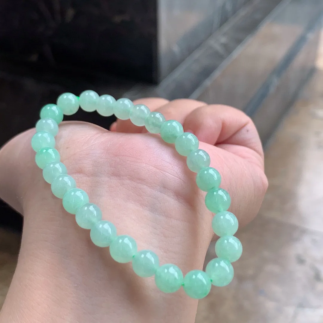 晴绿色翡翠手串

尺寸7