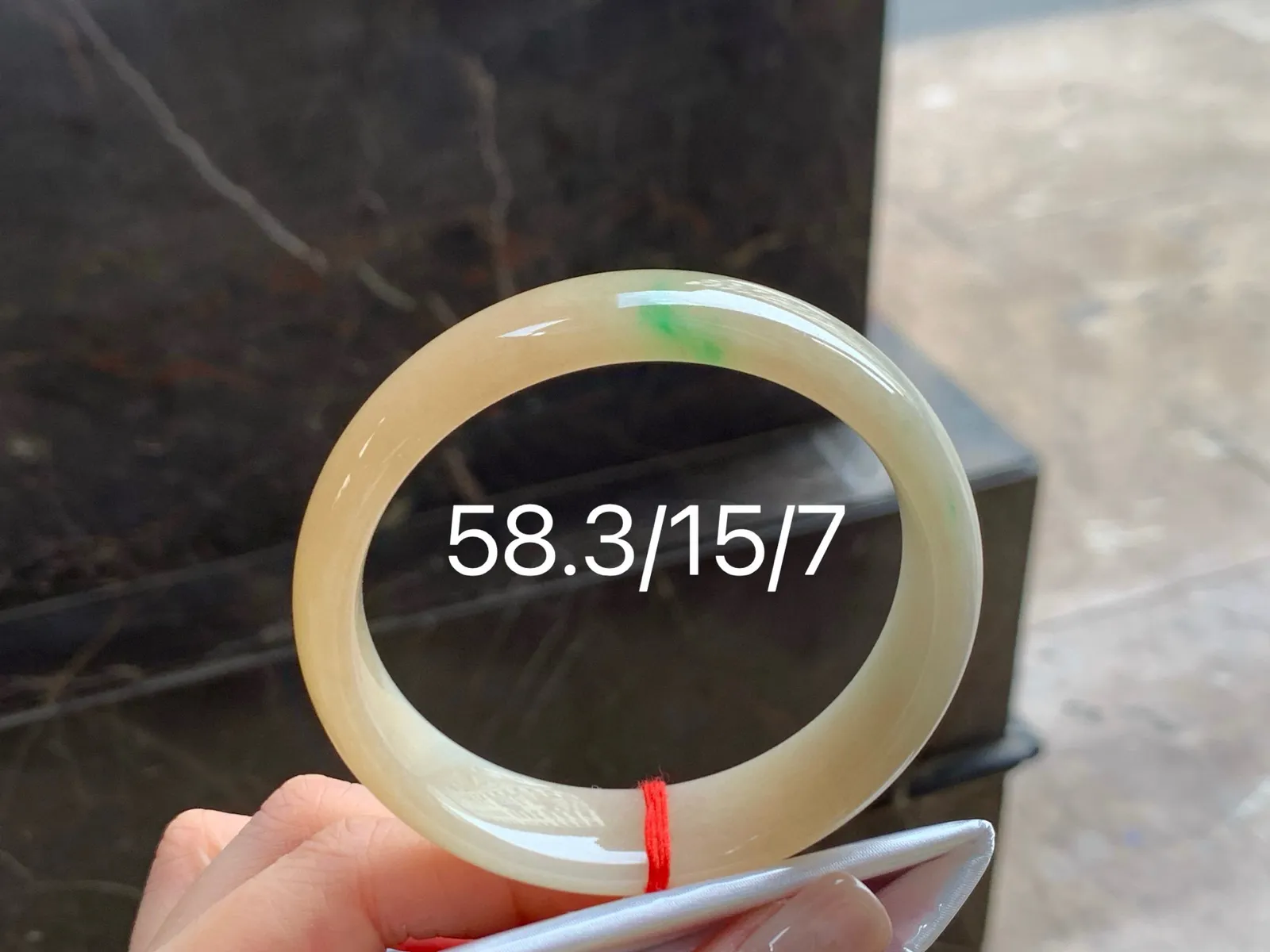 黄加绿手镯
独特58.3/15/7mm