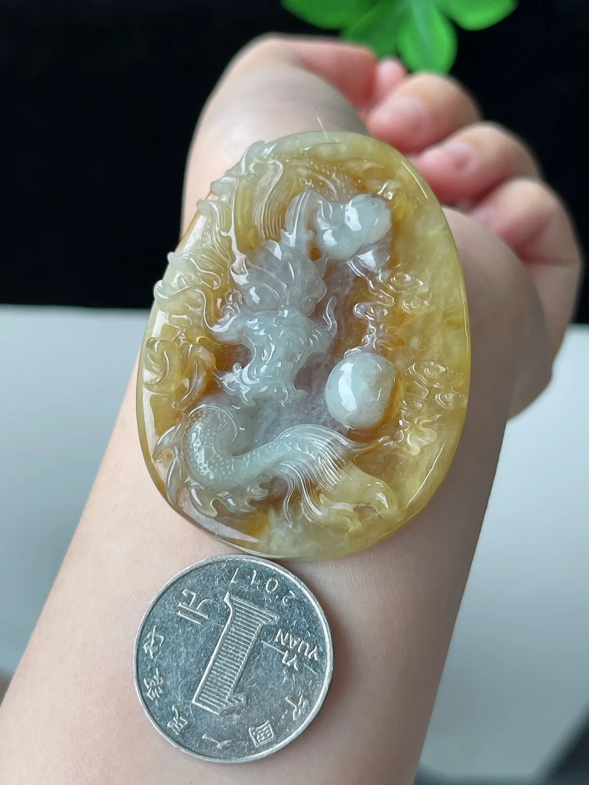 翡翠糯化种黄色龙牌