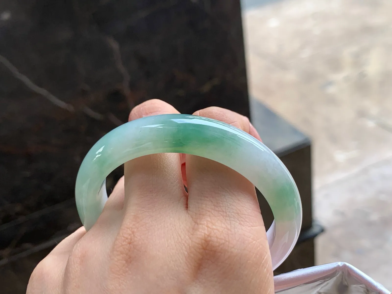 飘花手镯
水润56.6/13/8.2mm