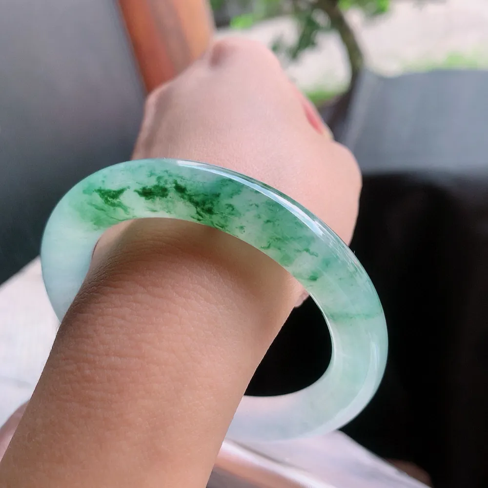 圆条冰玻绿花 半山水 无瑕 尺寸:57.8/11.1 花美 种水好