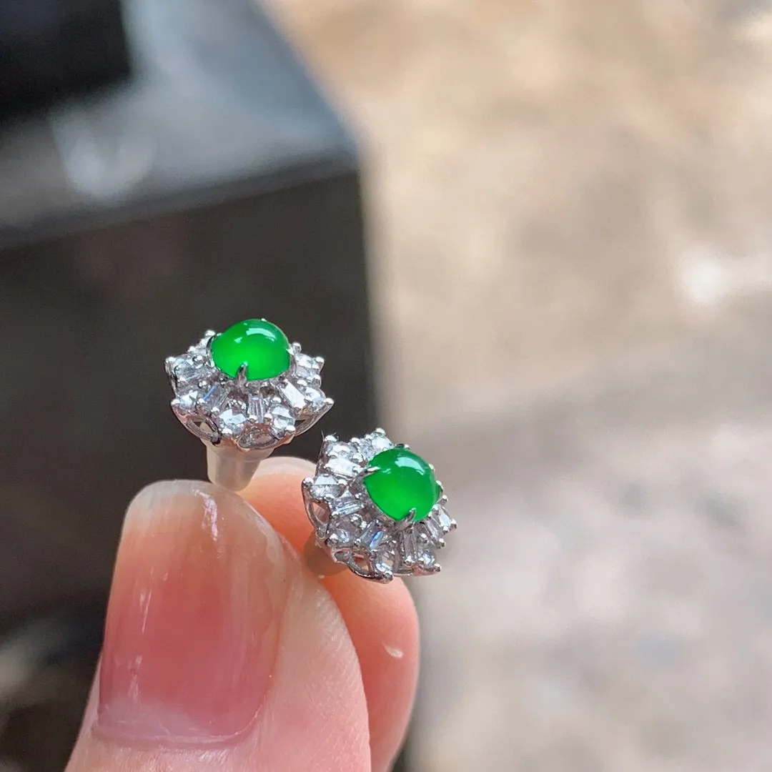 18k金镶钻·冰阳绿耳钉