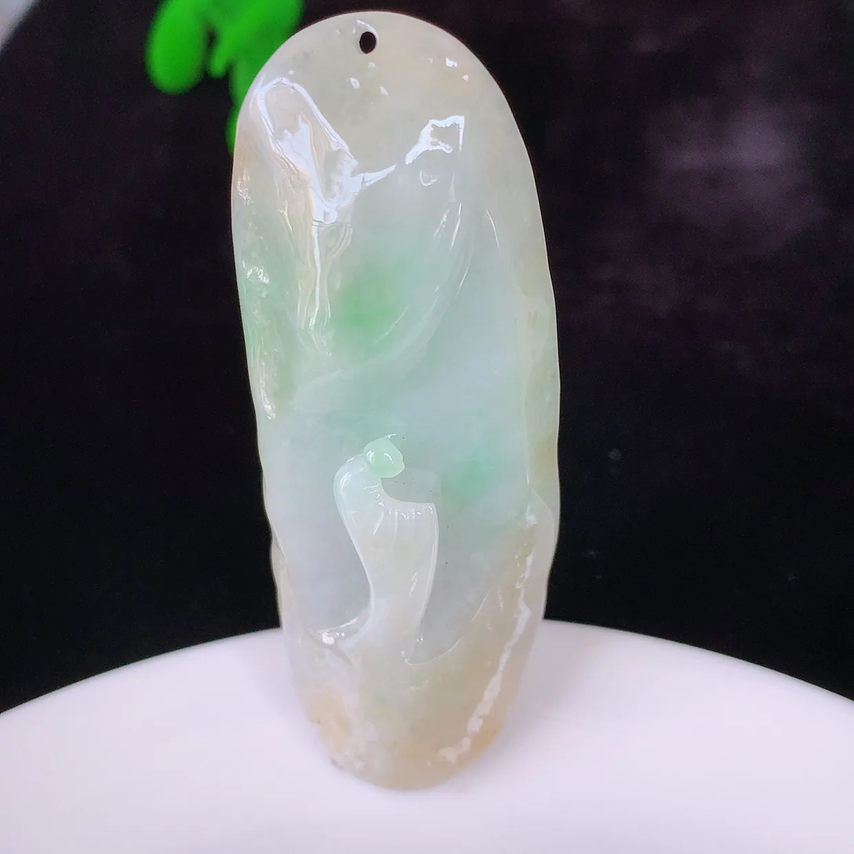 自然光实拍，特色三彩悟道吊坠，翡翠悟道寓意“祥和，安宁，吉祥，幸福”，佩戴效果优雅迷人，性价比超高！#60.8