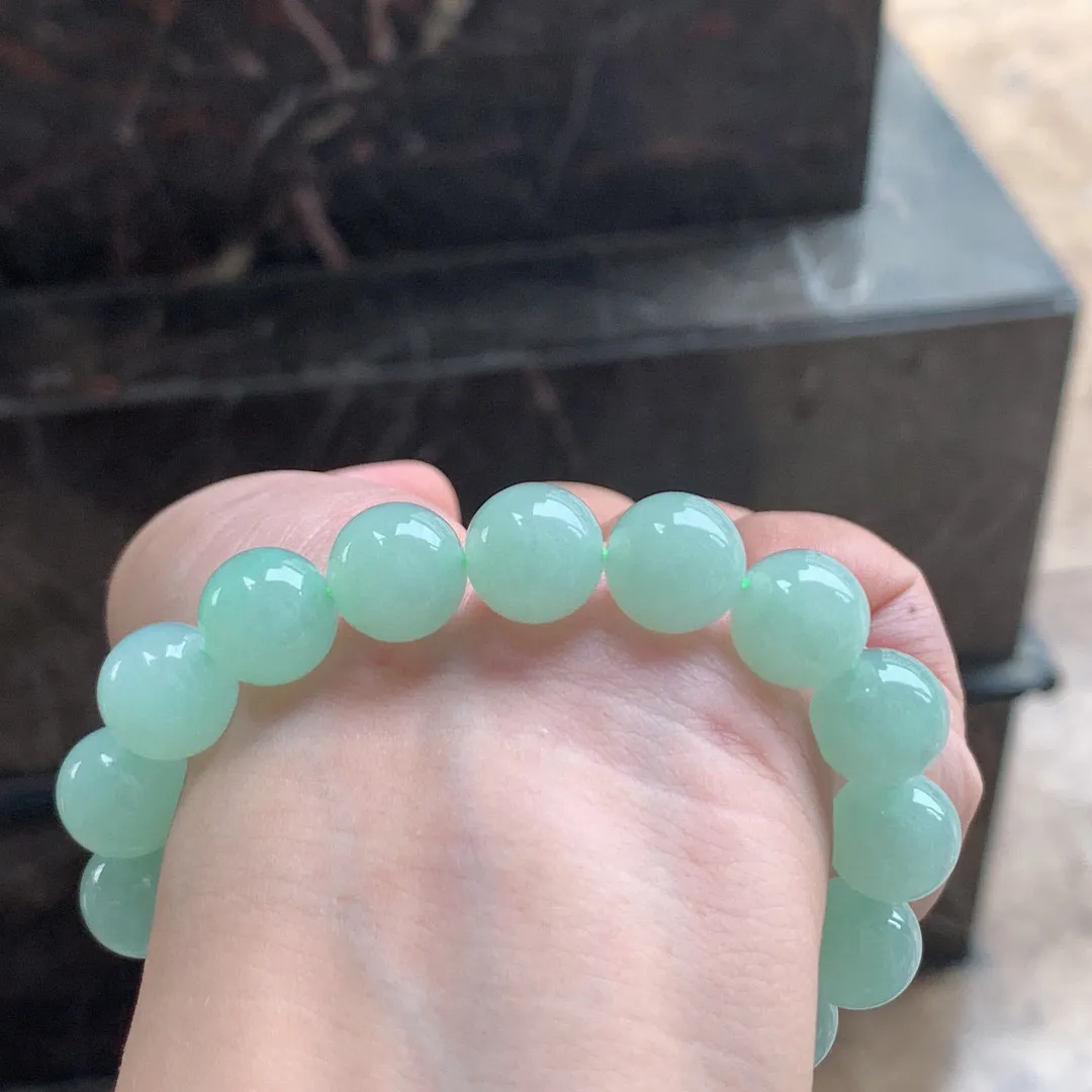 晴绿色翡翠手串

尺寸12