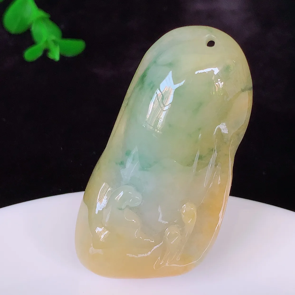 自然光实拍，特色黄加绿悟道吊坠，翡翠悟道寓意“祥和，安宁，吉祥，幸福”，佩戴效果优雅迷人，性价比超高！#60.8