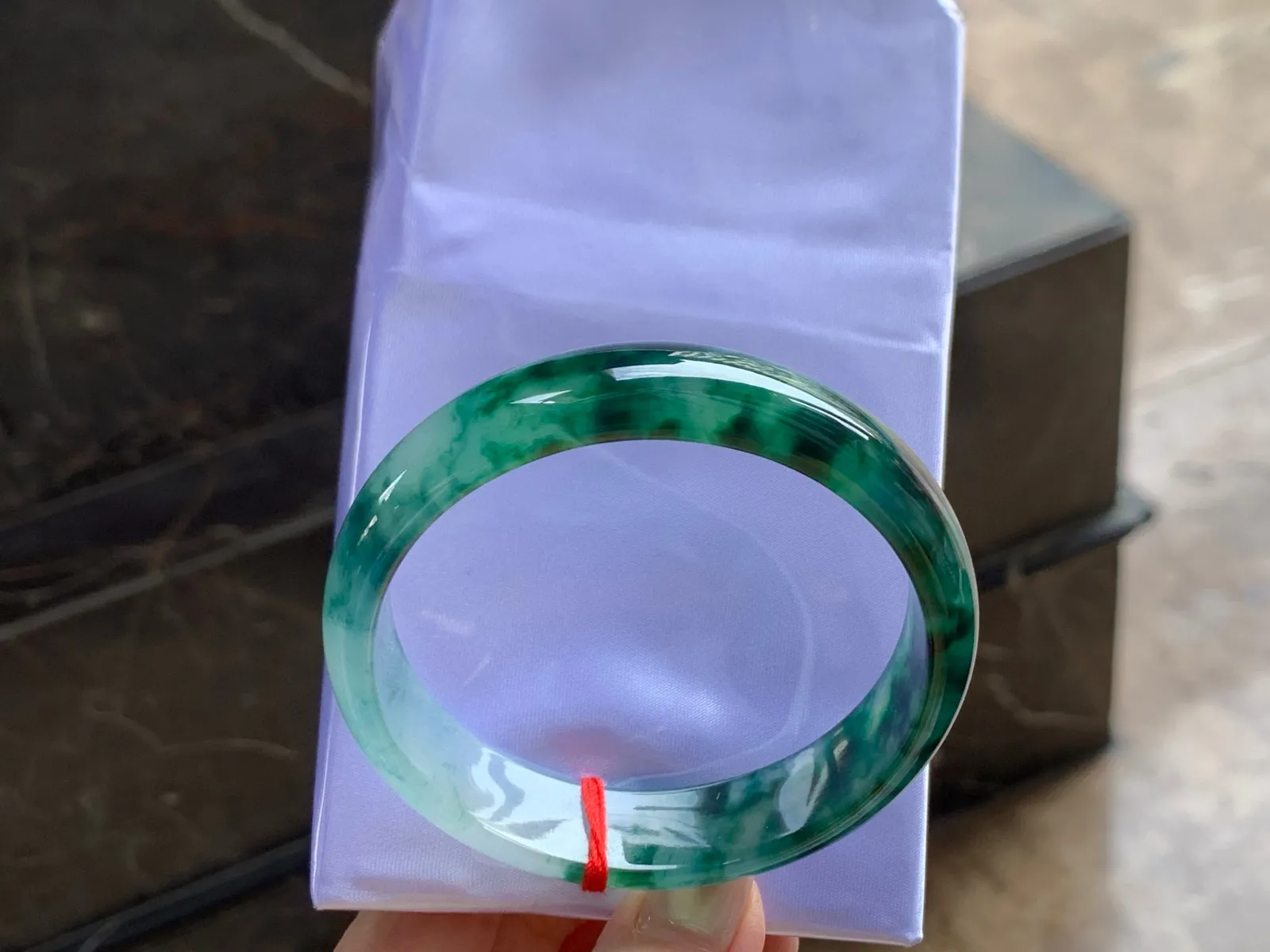 冰种飘花手镯
种好58.6/14.5/7mm