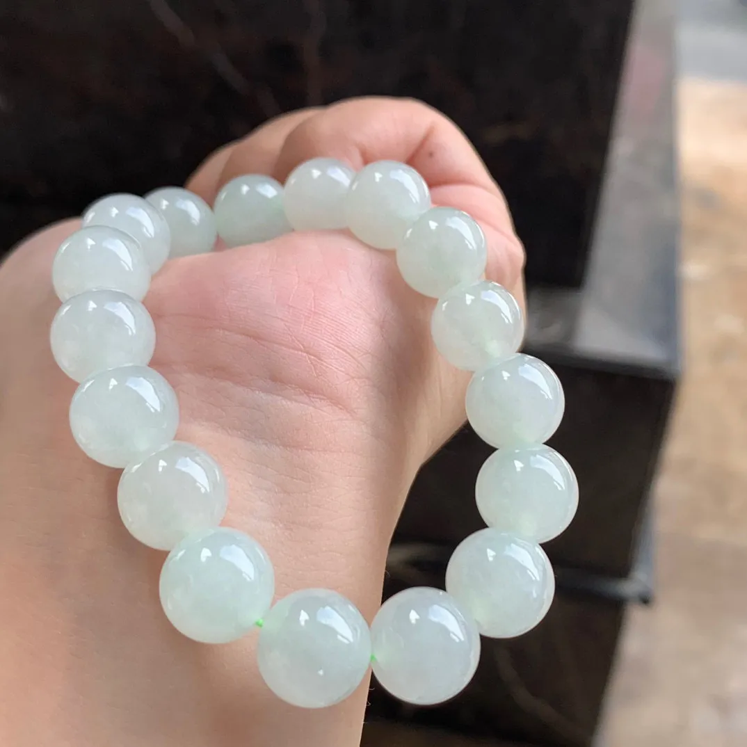 白冰翡翠手串

尺寸12