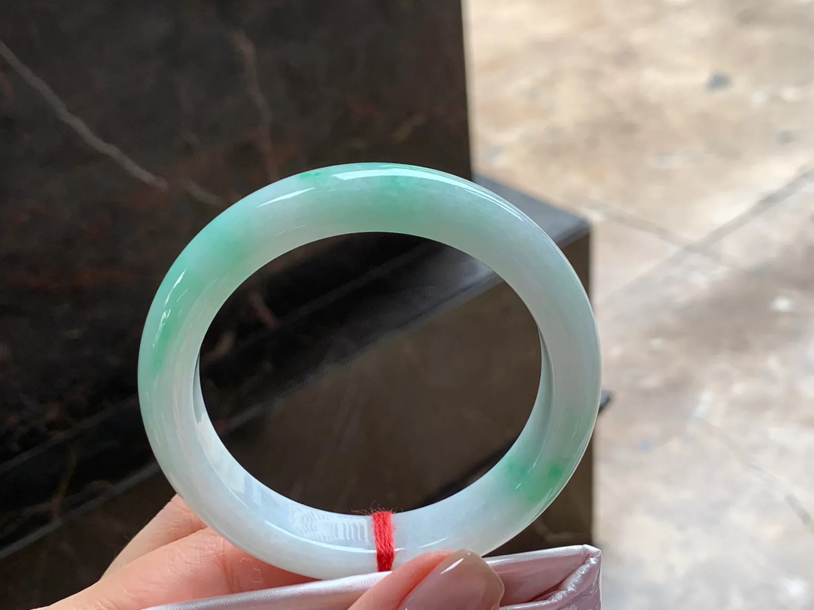 带色手镯
细腻清爽 56.5/12.3/9.5mm