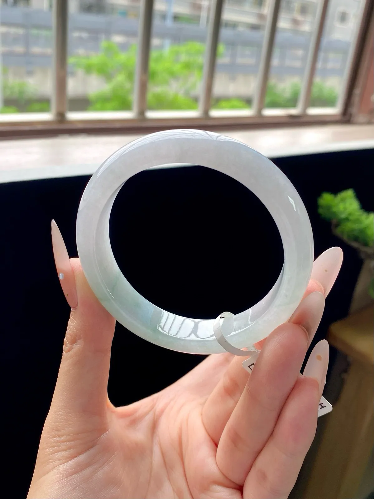 冰飘花正圈手镯
⭕️58-13-8.2