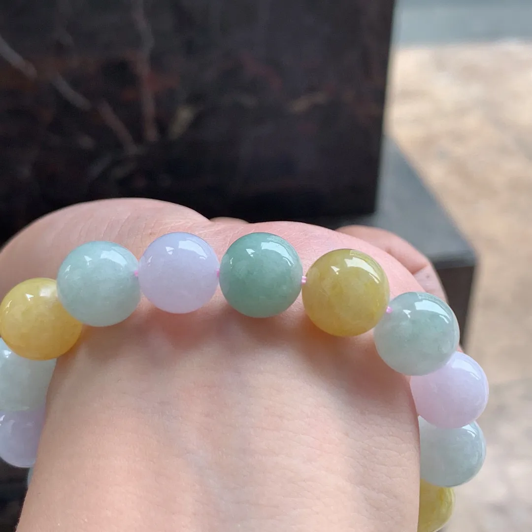 三彩翡翠手串

尺寸11.5