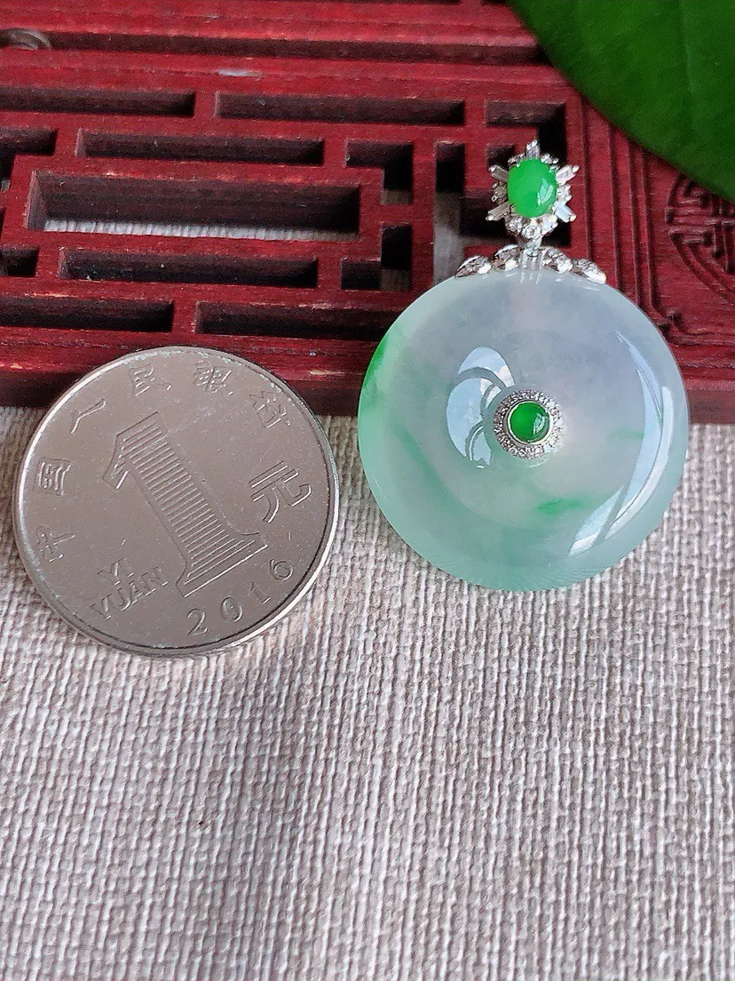 a货翡翠老坑冰种18K金伴钻镶嵌飘绿平安扣吊坠 尺寸34.5×25.4×5.3mm 重量8.77g 0709