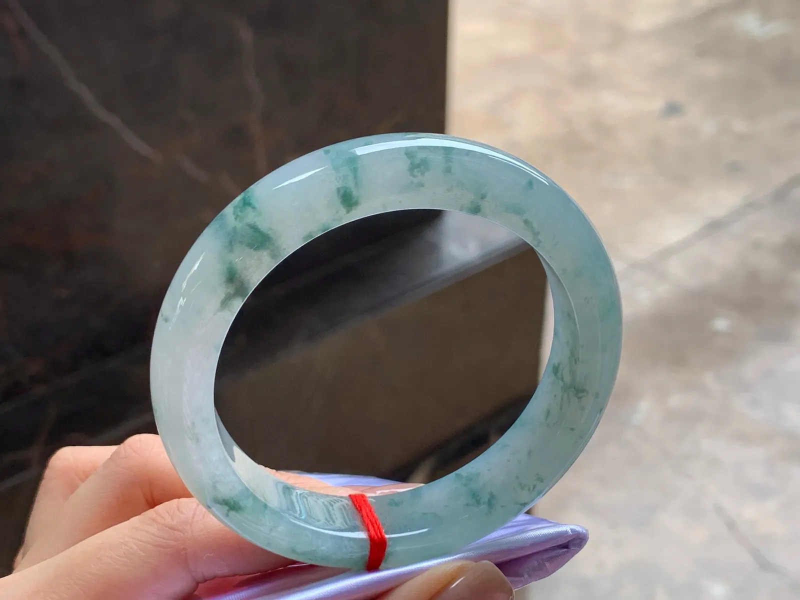 冰飘花手镯
水润清爽 57/12.5/9.5mm