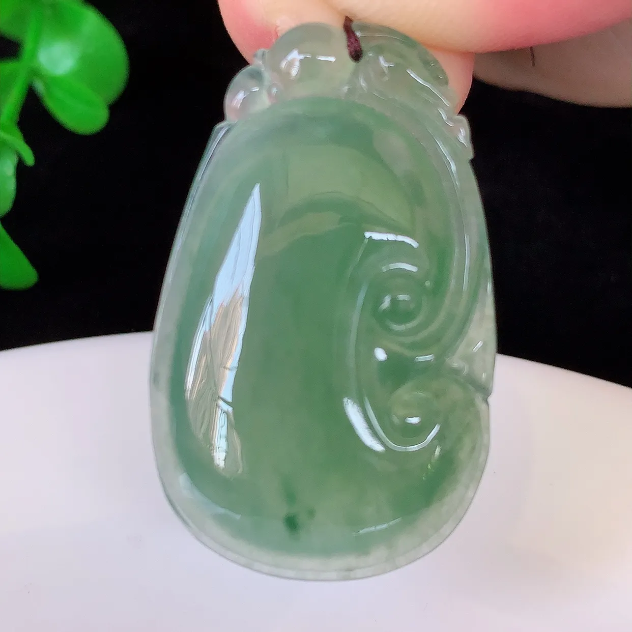 自然光实拍，冰种满绿如意翡翠吊坠，上身效果非常美，饱满大气，工艺美，万事如意，如意一生，#01.8