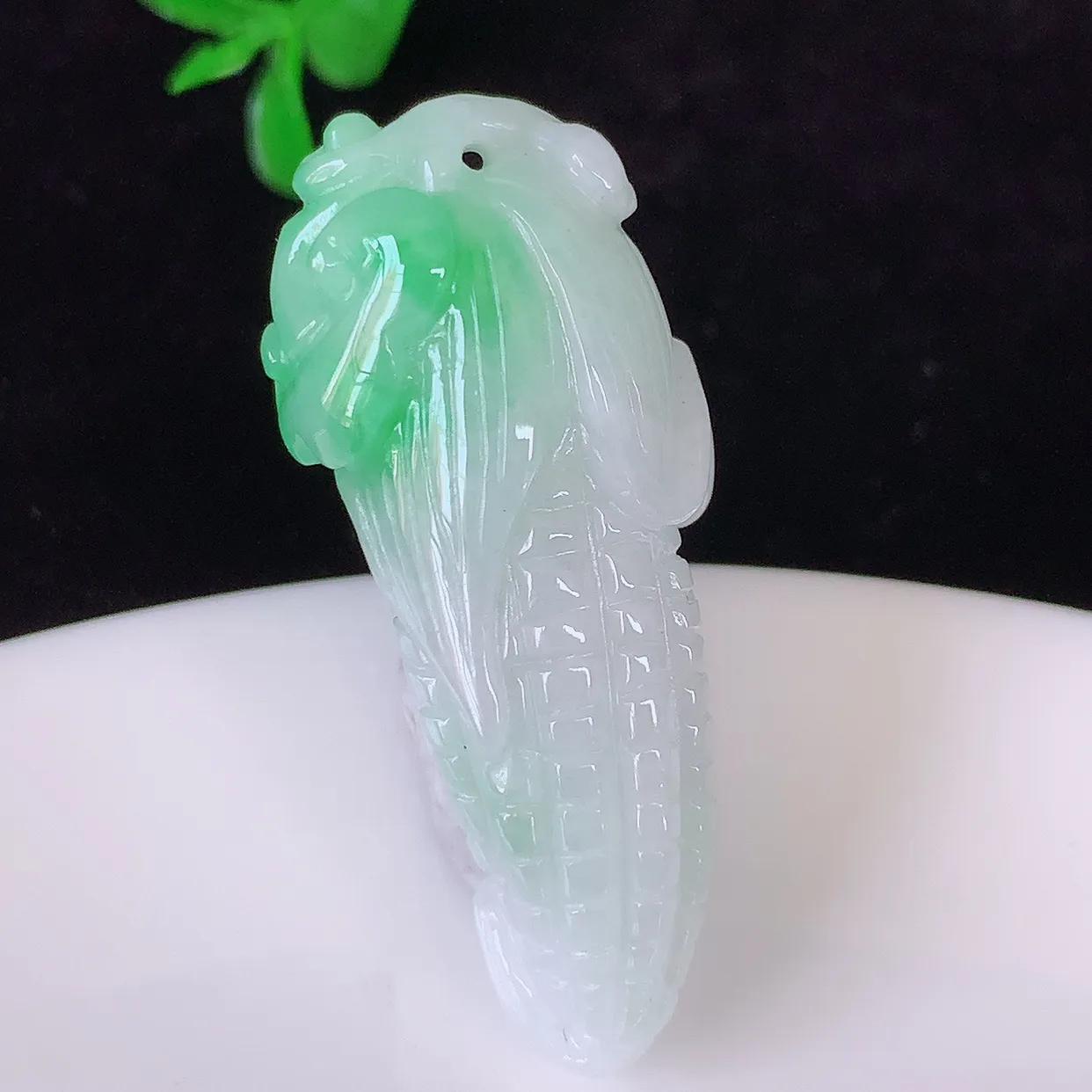 自然光实拍，冰润飘绿多子多福玉米翡翠吊坠，种老水足，雕工精湛 ，寓意美好，佩戴时尚出众！#57.8