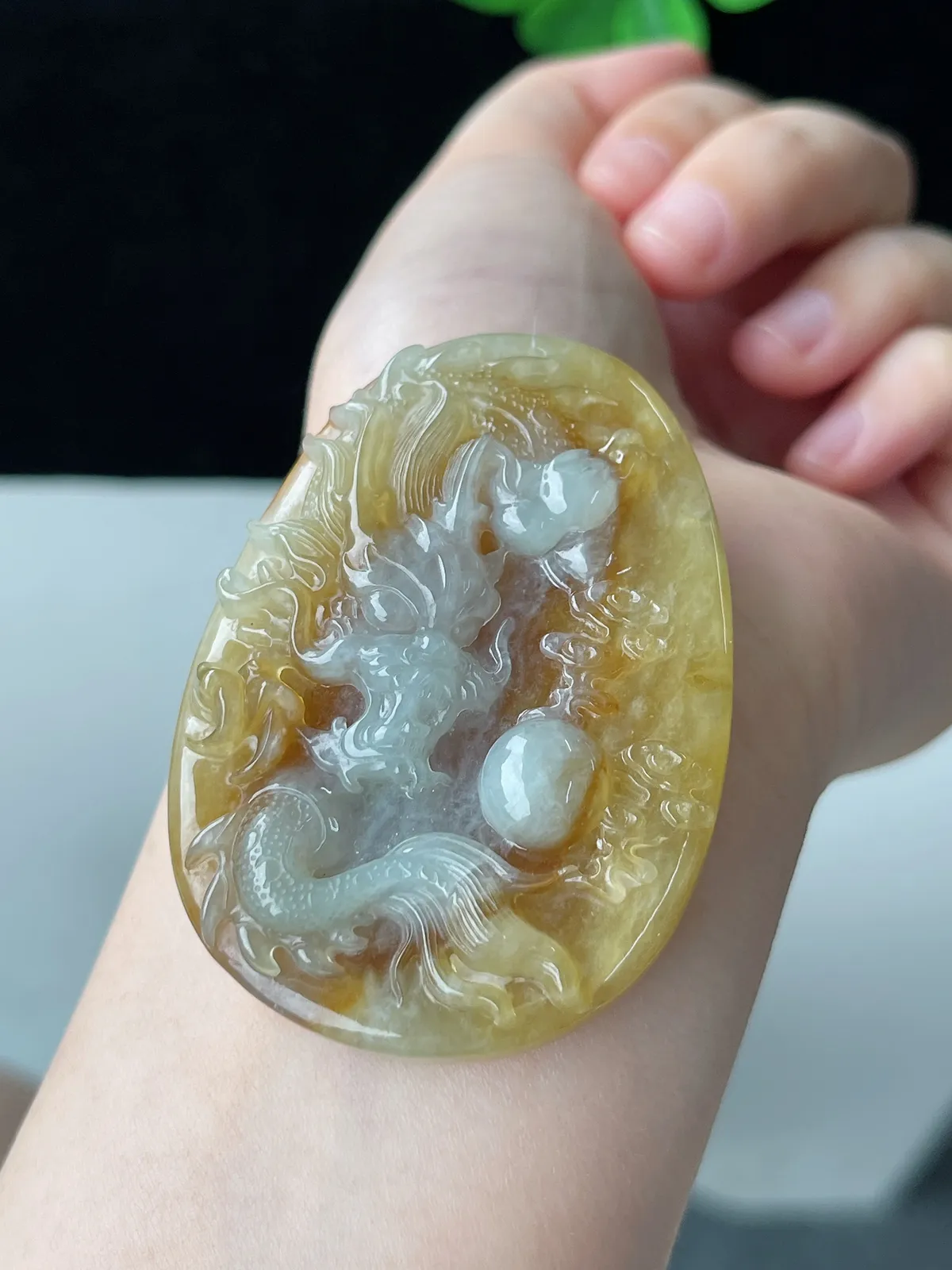 翡翠糯化种黄色龙牌
