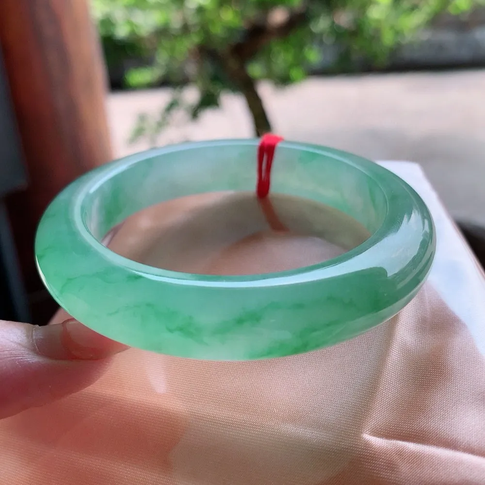 正圈冰玻阳绿 无瑕 尺寸:56.4/12.3/9.7 种色俱佳🥰🥰