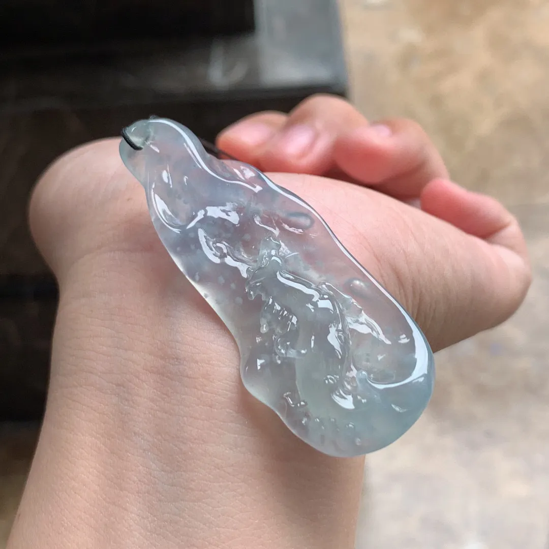 冰种带底色雪花棉马牌

尺寸64-26-8.2