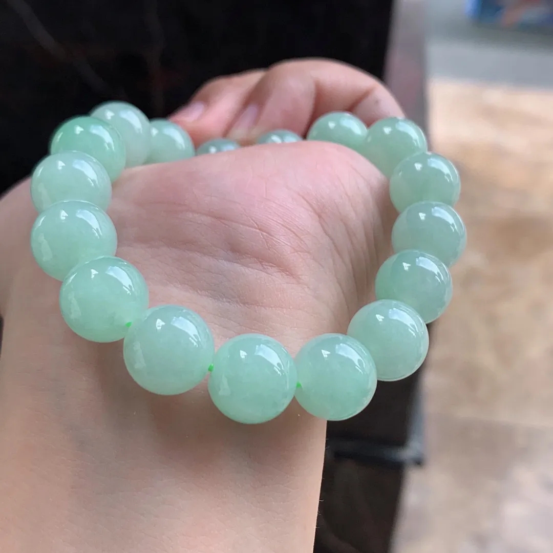 带底色翡翠手串

尺寸12