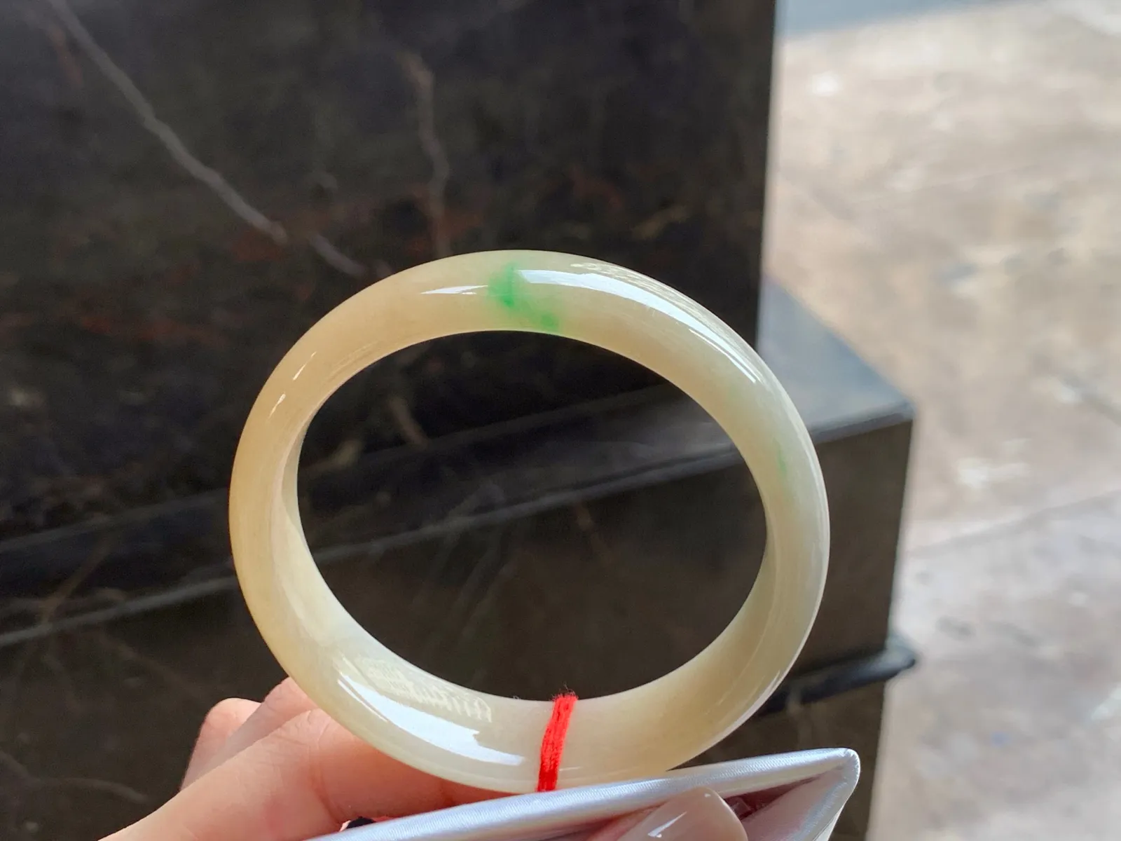 黄加绿手镯
独特58.3/15/7mm