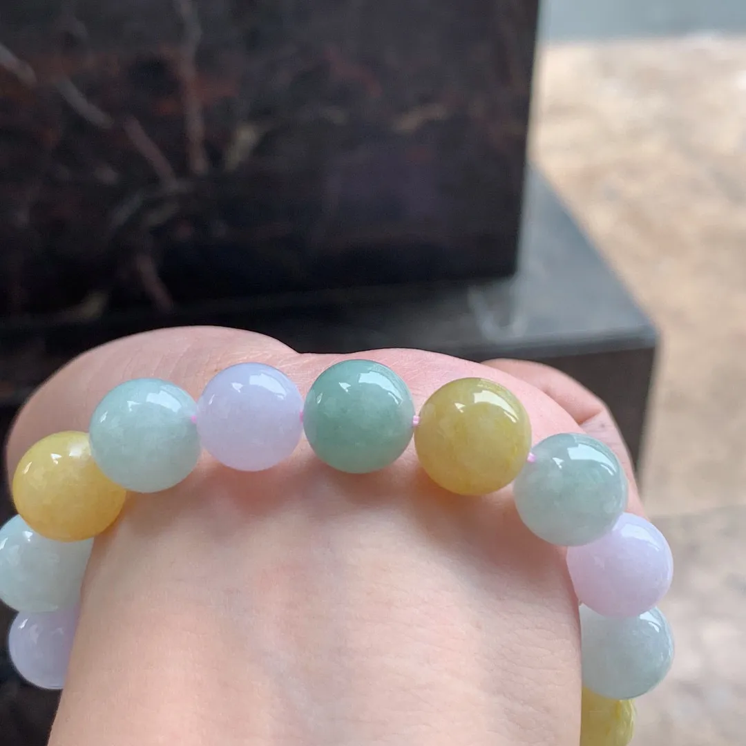 三彩翡翠手串

尺寸11.5