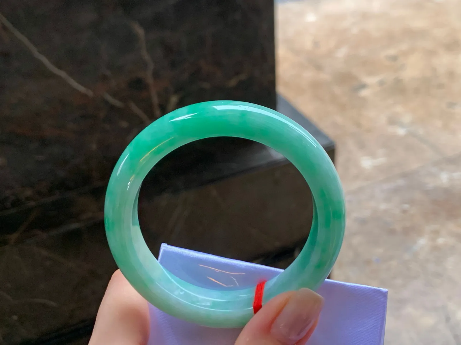 带色手镯
干净清爽 53.5/13.2/8.8mm