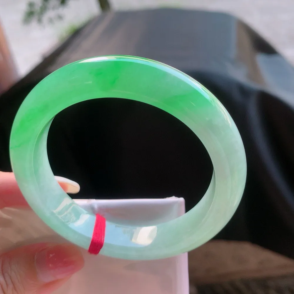 正圈阳绿 无瑕 尺寸:56.5/12.5/10 种色俱佳