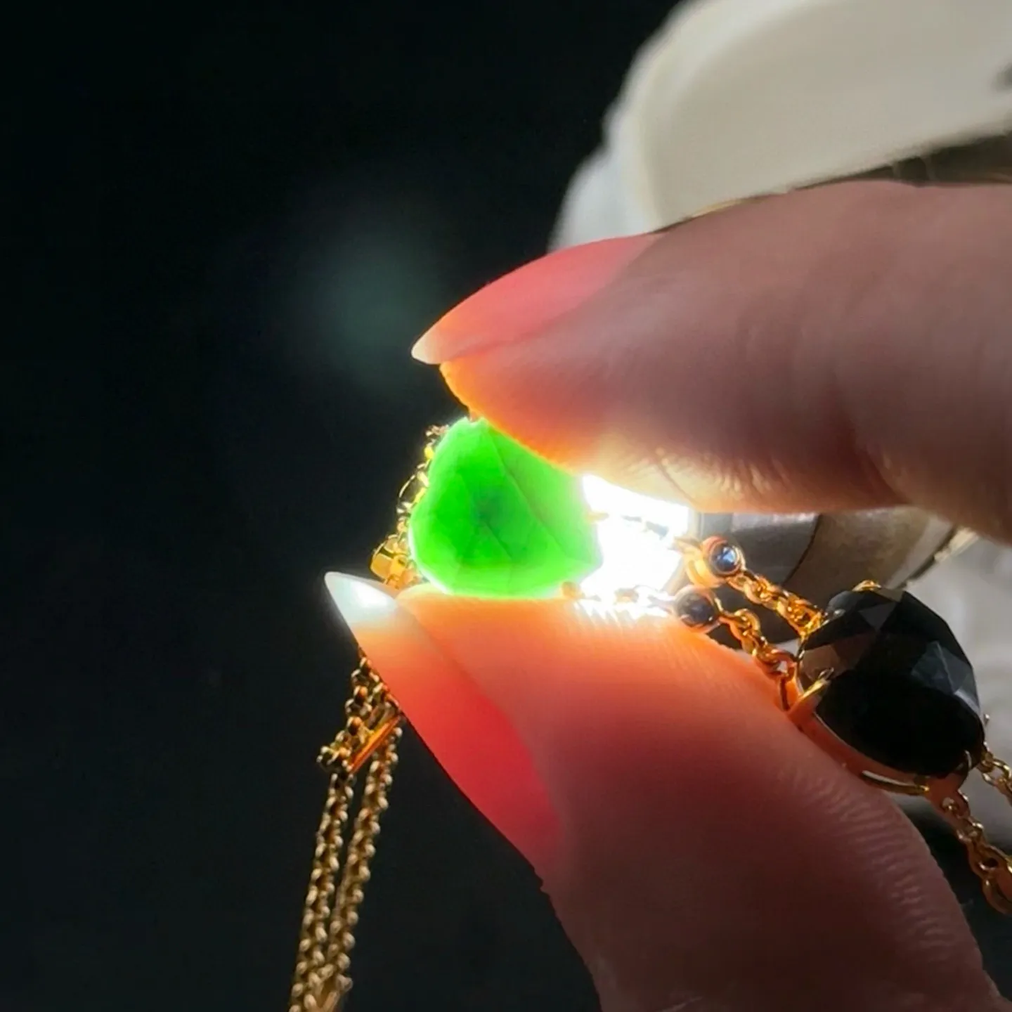 精品18k墨翠爱心手链 种好色正 黑度极好 打灯通透 油性十足 尺寸9.2