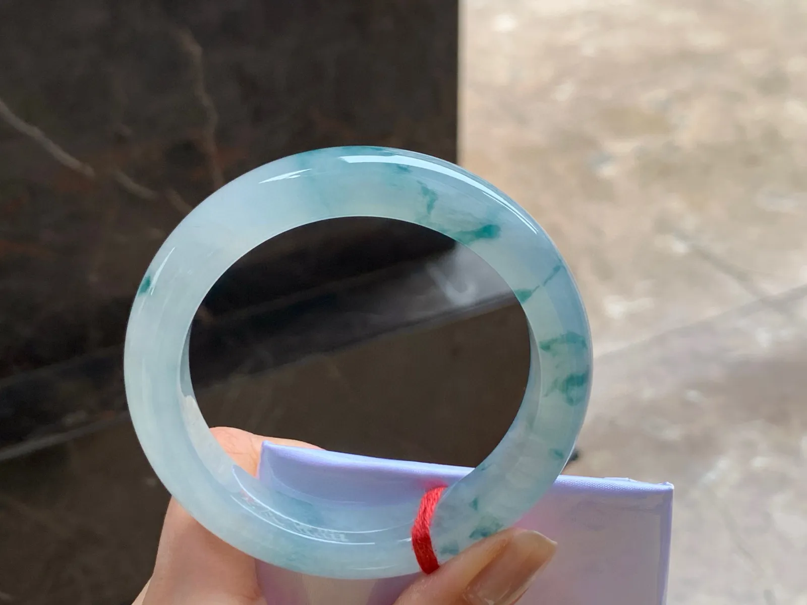 冰飘花手镯
种好水润 56.6/12.5/9.2mm