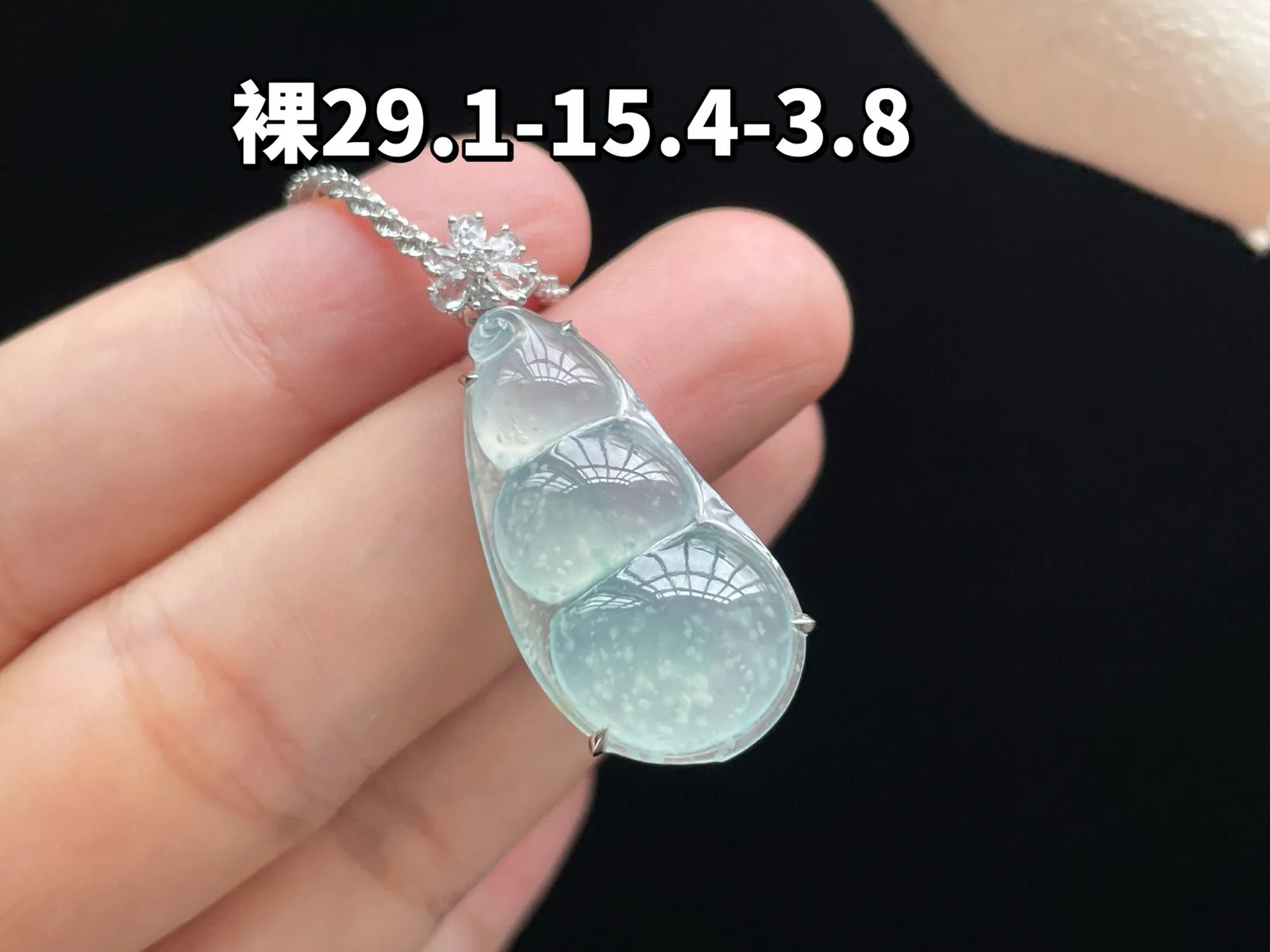 18K 冰种雪花棉·福豆

裸29.1-15.4-3.8