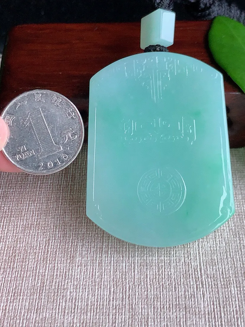 a货翡翠老坑冰种飘绿仿古无事牌吊坠 尺寸56.2×41.5×10.4mm 重量78.65g 0710