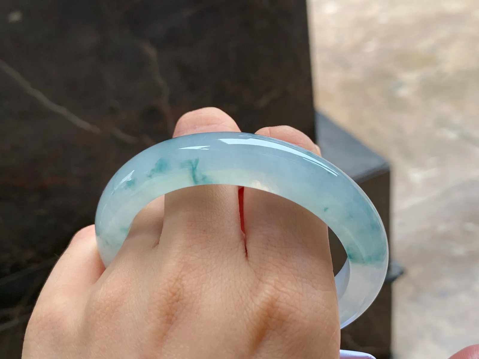 冰飘花手镯
种好水润 56.6/12.5/9.2mm
