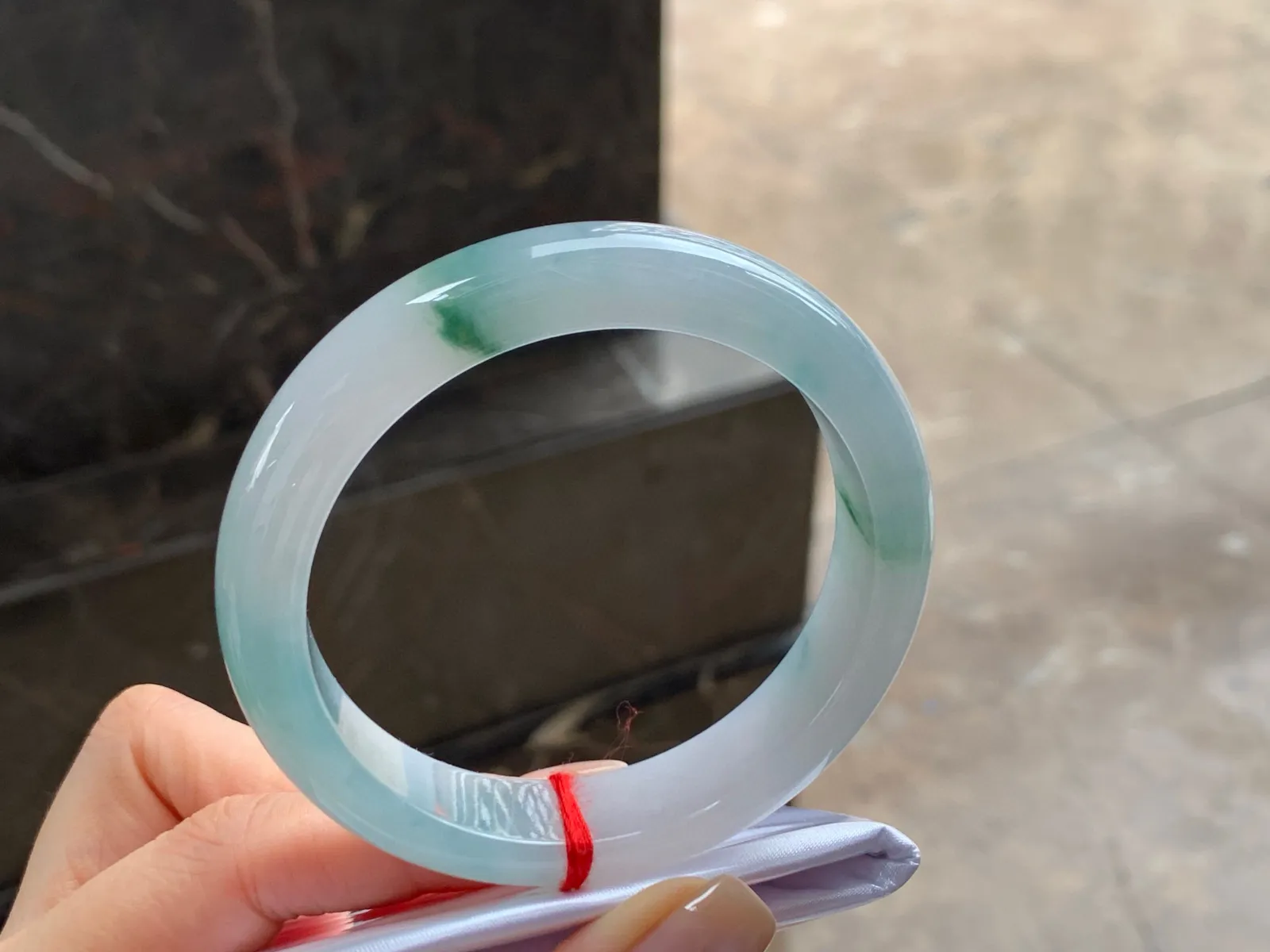 飘花手镯
细腻水润 57.2/13.5/8.5mm