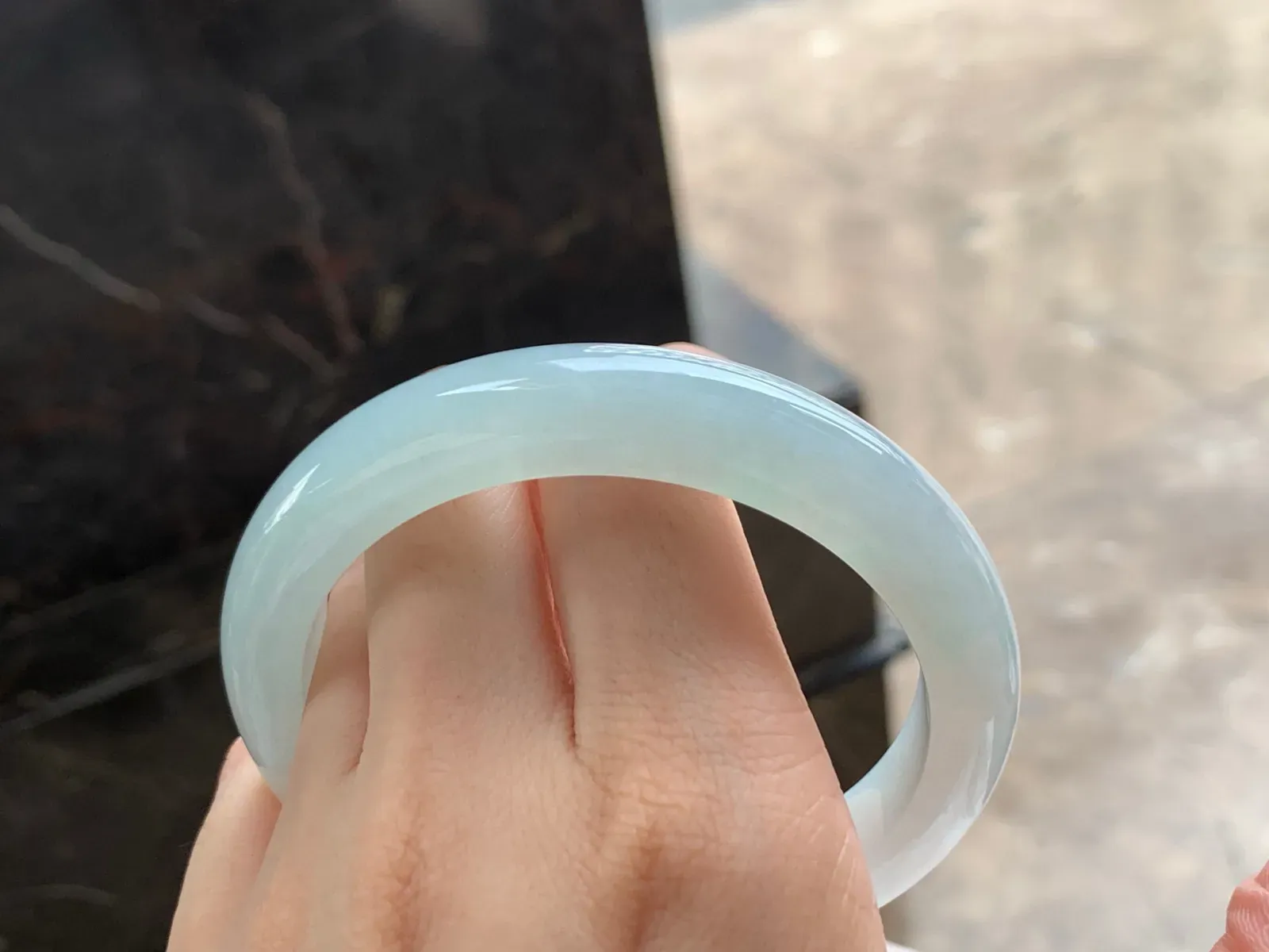 大圈手镯
水润清爽 60.8/12.2/8.2mm