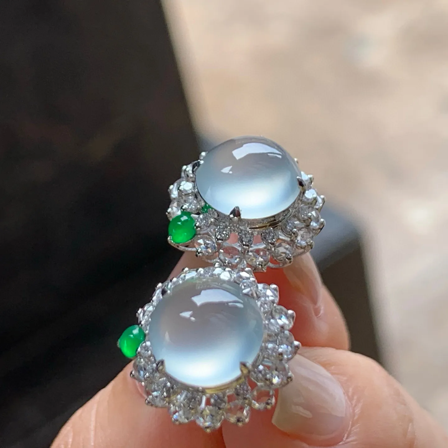 高冰蛋面耳钉
种老 真金镶嵌